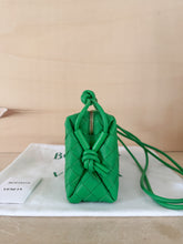 Carica l'immagine nel visualizzatore di Gallery, Bottega Veneta Borsa Mini Loop Color Parakeet