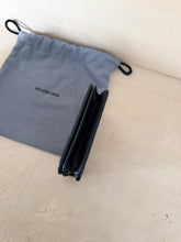 Carica l'immagine nel visualizzatore di Gallery, Balenciaga Portafoglio Compact Donna Nero Logo