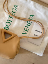 Carica l'immagine nel visualizzatore di Gallery, Bottega Veneta Point Coin Purse
