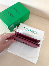 Carica l'immagine nel visualizzatore di Gallery, Bottega Veneta Portacarte Cassette Barolo