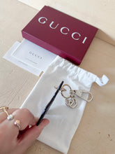 Carica l'immagine nel visualizzatore di Gallery, Gucci Portachiavi Charm Ancora GG