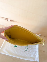 Carica l'immagine nel visualizzatore di Gallery, Bottega Veneta Pochette Cassette Grande Gialla