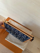 Carica l'immagine nel visualizzatore di Gallery, Louis Vuitton Pochette Toilette Limited Edition 1854 Blue