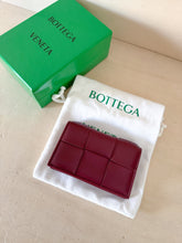Carica l'immagine nel visualizzatore di Gallery, Bottega Veneta Portacarte Cassette Barolo
