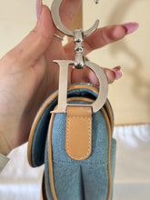 Carica l'immagine nel visualizzatore di Gallery, Dior Saddle Denim Vintage