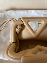 Carica l'immagine nel visualizzatore di Gallery, Bottega Veneta Point Coin Purse