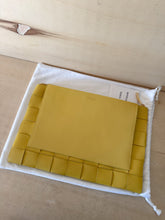 Carica l'immagine nel visualizzatore di Gallery, Bottega Veneta Pochette Cassette Grande Gialla