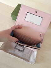 Carica l'immagine nel visualizzatore di Gallery, Gucci Borsa Mini Chain Marmont GG Rosa