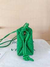 Carica l'immagine nel visualizzatore di Gallery, Bottega Veneta Borsa Mini Loop Color Parakeet