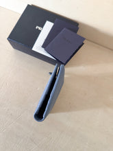 Carica l'immagine nel visualizzatore di Gallery, Prada Portafoglio Compact Piatto Con Zip Esterna