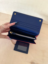 Carica l'immagine nel visualizzatore di Gallery, Prada portafoglio grande con portacarte rimovibile