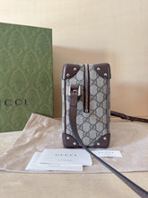 Carica l'immagine nel visualizzatore di Gallery, Gucci Borsa Globe Trotter GG Supreme