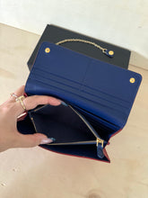 Carica l'immagine nel visualizzatore di Gallery, Prada portafoglio grande con portacarte rimovibile