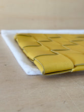 Carica l'immagine nel visualizzatore di Gallery, Bottega Veneta Pochette Cassette Grande Gialla