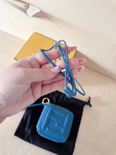 Carica l'immagine nel visualizzatore di Gallery, Fendi Portamonete FF Color Petrolio