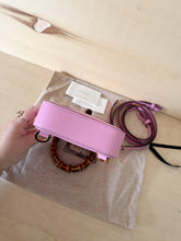 Carica l'immagine nel visualizzatore di Gallery, Gucci Bamboo Mini Shoulder Bag Rosa