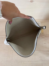 Carica l'immagine nel visualizzatore di Gallery, Gucci Maxi Pochette Limited Edition