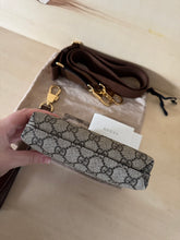 Carica l'immagine nel visualizzatore di Gallery, Gucci Mini Messenger GG Supreme