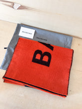 Carica l'immagine nel visualizzatore di Gallery, Balenciaga Sciarpa Logo Scritta Arancione