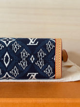 Carica l'immagine nel visualizzatore di Gallery, Louis Vuitton Pochette Toilette Limited Edition 1854 Blue