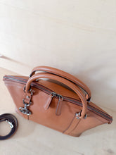 Carica l'immagine nel visualizzatore di Gallery, Gucci Borsa Dome Media Color Cammello