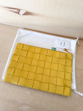Carica l'immagine nel visualizzatore di Gallery, Bottega Veneta Pochette Cassette Grande Gialla