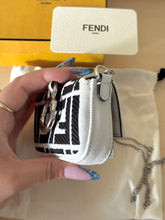 Carica l'immagine nel visualizzatore di Gallery, Fendi nano baguette limited edition Marc Jacobs