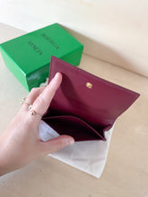 Carica l'immagine nel visualizzatore di Gallery, Bottega Veneta Portacarte Cassette Barolo