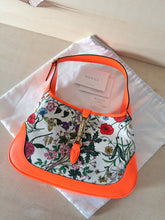 Carica l'immagine nel visualizzatore di Gallery, Gucci Jackie 1961 Arancione Fluo