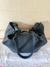 Carica l'immagine nel visualizzatore di Gallery, Valentino Borsa Shopping Piccola Rockstud In Vitello Granato
