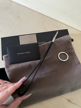Carica l'immagine nel visualizzatore di Gallery, Bottega Veneta Portachiavi in pelle