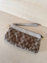 Carica l'immagine nel visualizzatore di Gallery, Gucci Clutch GG Vintage