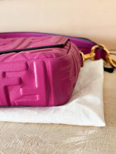 Carica l'immagine nel visualizzatore di Gallery, Fendi Baguette Media Color Lampone