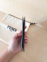 Carica l'immagine nel visualizzatore di Gallery, Fendi Porta Passaporto Pelle Martellata Antracite