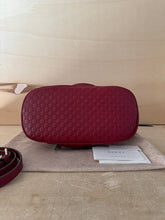 Carica l'immagine nel visualizzatore di Gallery, Gucci Borsa Dome Mini Microguccissima GG Rossa