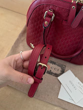 Carica l'immagine nel visualizzatore di Gallery, Gucci Borsa Dome Mini Microguccissima GG Rossa