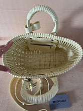 Carica l'immagine nel visualizzatore di Gallery, Balenciaga Borsa Basket Bistro XS Pale Yellow