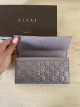 Carica l'immagine nel visualizzatore di Gallery, Gucci portafoglio GG Signature