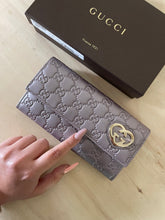 Carica l'immagine nel visualizzatore di Gallery, Gucci portafoglio GG Signature