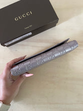 Carica l'immagine nel visualizzatore di Gallery, Gucci portafoglio GG Signature