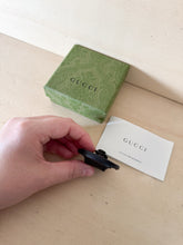 Carica l&#39;immagine nel visualizzatore di Gallery, Gucci Porta AirTag Pelle Nero
