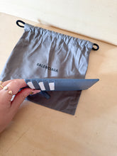 Carica l&#39;immagine nel visualizzatore di Gallery, Balenciaga Portacarte &amp; Monete Lungo Color Blue Jeans
