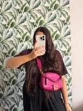 Carica l'immagine nel visualizzatore di Gallery, Fendi Baguette Media Color Lampone
