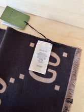 Carica l'immagine nel visualizzatore di Gallery, Gucci Sciarpa GG Freedom Beige &amp; Marrone
