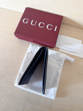 Carica l'immagine nel visualizzatore di Gallery, Gucci Portafoglio Uomo GG Jumbo Blu
