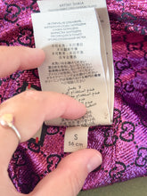 Carica l'immagine nel visualizzatore di Gallery, Gucci Bucket Reversibile Metallic GG Fucsia
