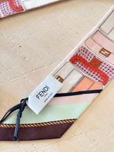 Carica l'immagine nel visualizzatore di Gallery, Fendi Twilly Stampa Baguette Rosa
