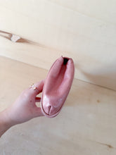 Carica l'immagine nel visualizzatore di Gallery, Miu Miu Pochette Matelassé Con Laccetto Rosa
