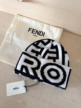 Carica l&#39;immagine nel visualizzatore di Gallery, Fendi Cappellino Limited Marc Jacobs Bianco &amp; Nero
