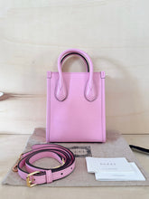 Carica l&#39;immagine nel visualizzatore di Gallery, Gucci Borsa Mini Verticale Rosa Limited Bananya
